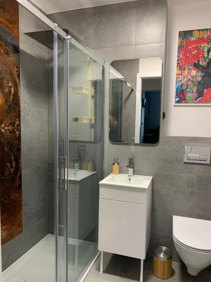Metro Trocka Apartment Варшава Екстериор снимка