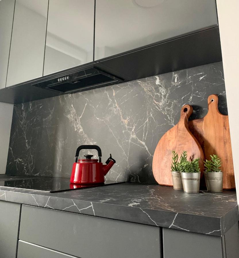 Metro Trocka Apartment Варшава Екстериор снимка